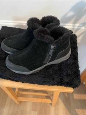 Easy Spirit / Esprisco Women's Black Shearling-Lined Winter Ankle Boots size 7